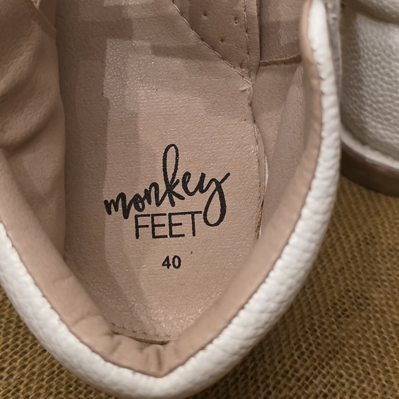 Monkey Feet White T-Strap Leather Mary Janes - Picture 3 of 6